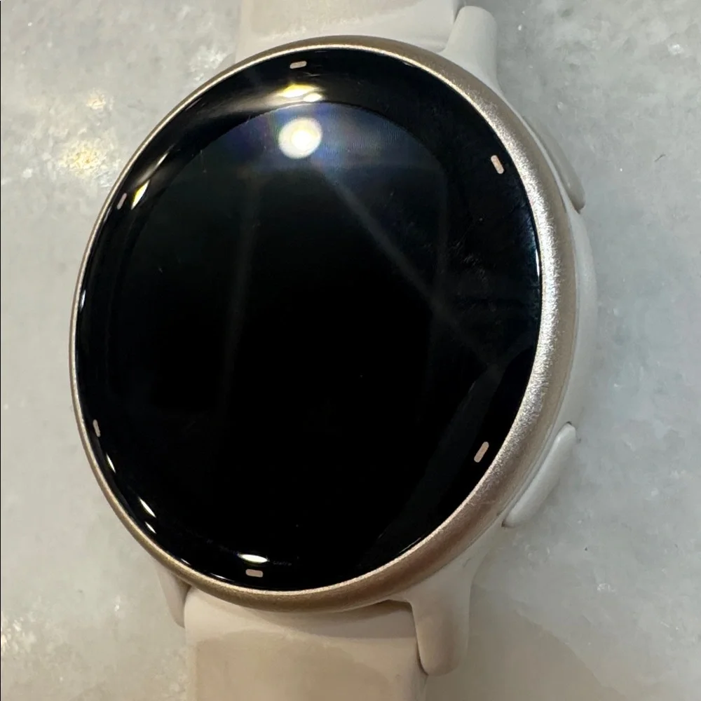 Garmin vivoactive 5 ivory and cream gold